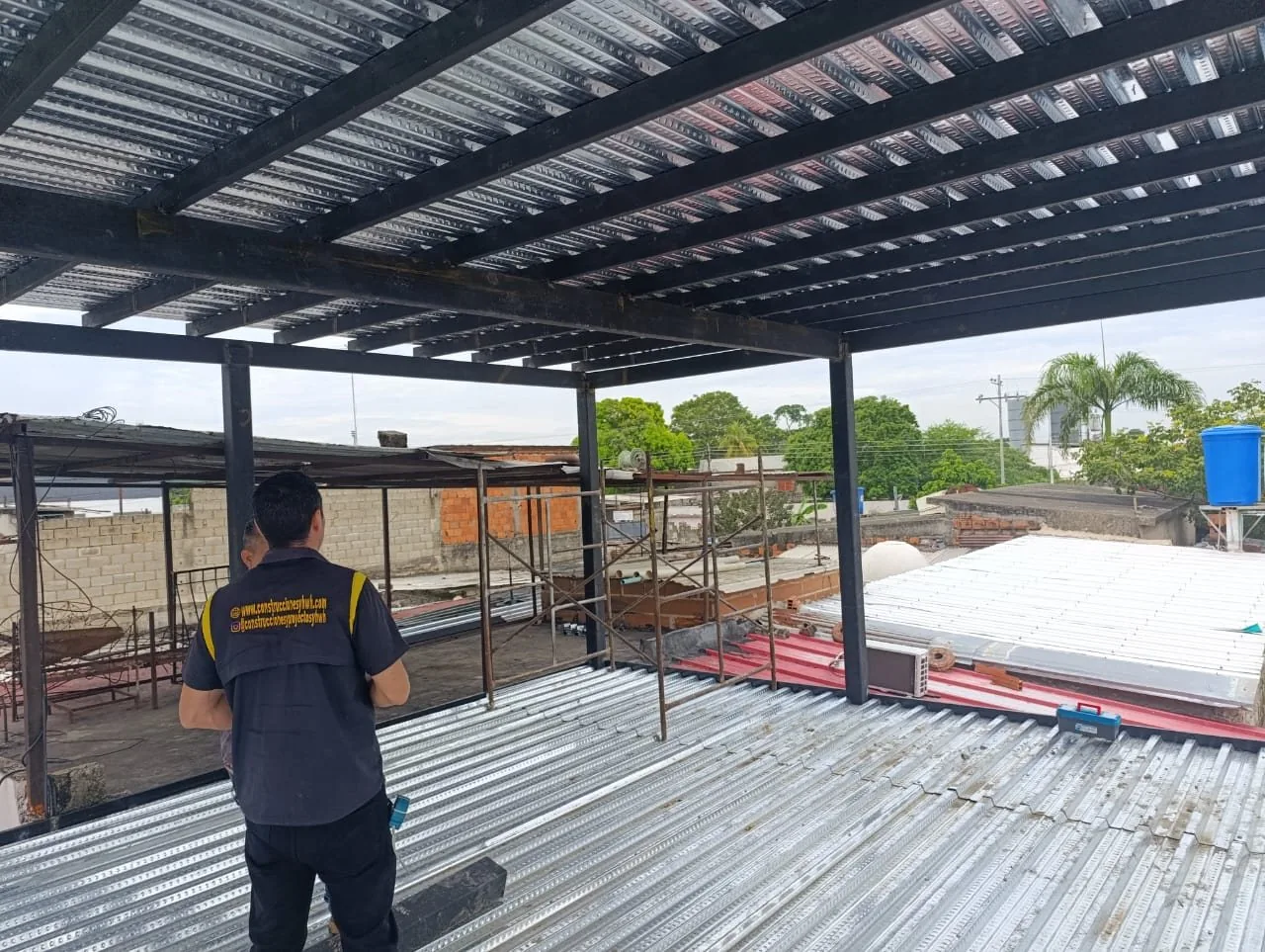 Inspección de estructura metálica en campo
